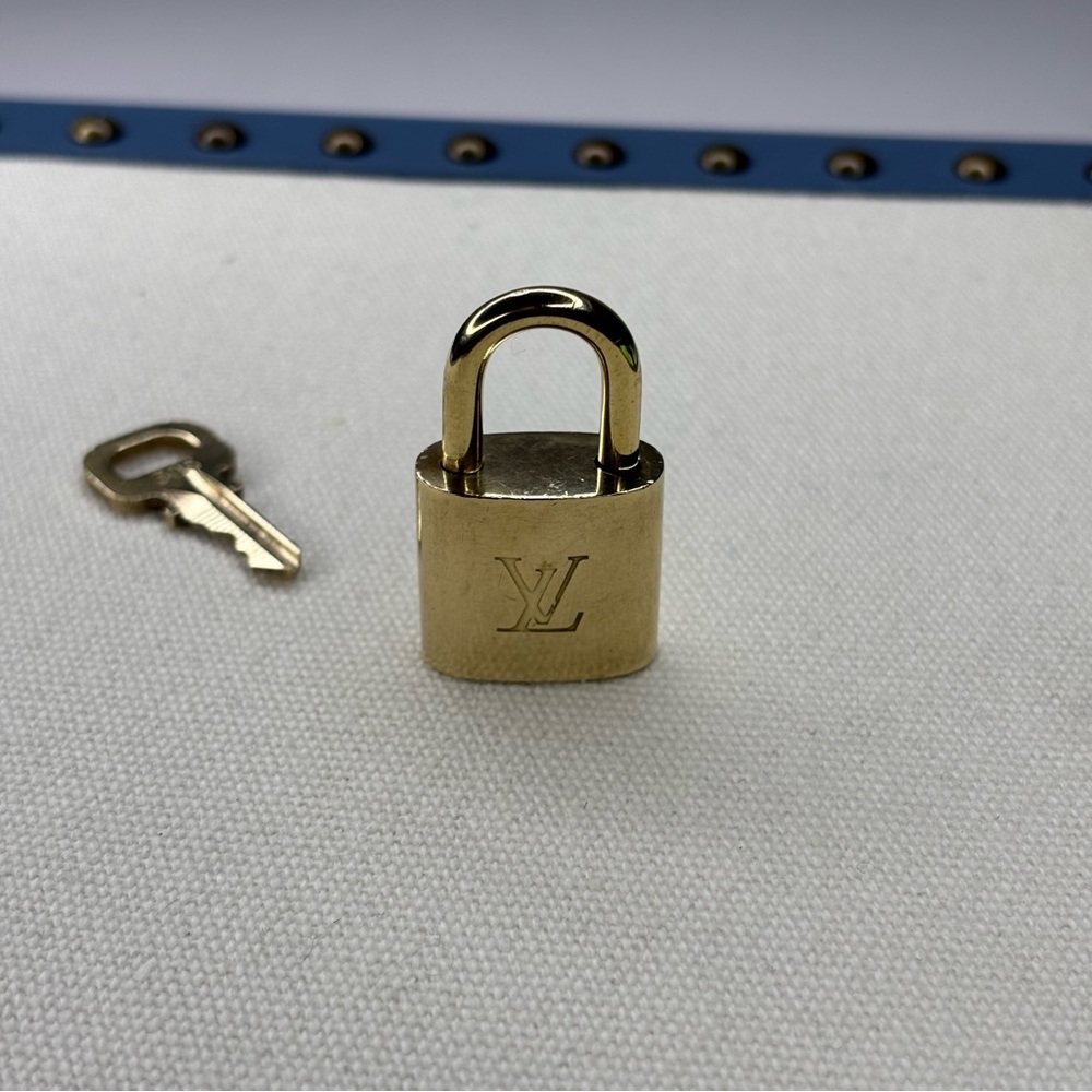 Louis Vuitton Lock and Key#306 - Picture 4 of 6